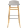 Tabouret de bar Form, pieds bois – Gris chaud + Chêne - Normann Copenhagen