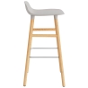 Tabouret de bar Form, pieds bois – Gris chaud + Chêne - Normann Copenhagen