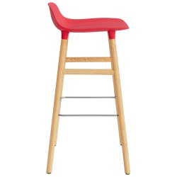 Tabouret de bar Form, pieds bois – Rouge vif + Chêne - Normann Copenhagen