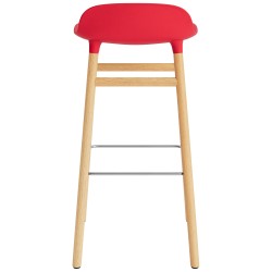 Tabouret de bar Form, pieds bois – Rouge vif + Chêne - Normann Copenhagen