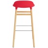 Tabouret de bar Form, pieds bois – Rouge vif + Chêne - Normann Copenhagen