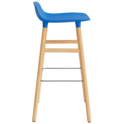 Tabouret de bar Form, pieds bois – Bleu vif + Chêne - Normann Copenhagen