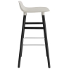 Tabouret de bar Form, pieds bois – Gris clair + Chêne peint en noir - Normann Copenhagen