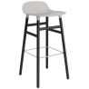 Tabouret de bar Form, pieds bois – Gris chaud + Chêne peint en noir - Normann Copenhagen