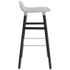 Tabouret de bar Form, pieds bois – Gris chaud + Chêne peint en noir - Normann Copenhagen