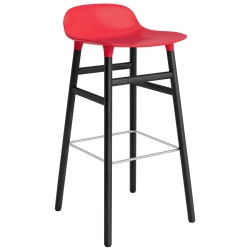 Tabouret de bar Form, pieds bois – Rouge vif + Chêne peint en noir - Normann Copenhagen