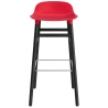 Tabouret de bar Form, pieds bois – Rouge vif + Chêne peint en noir - Normann Copenhagen