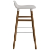 Tabouret de bar Form, pieds bois – Gris chaud + Noyer - Normann Copenhagen