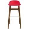 Tabouret de bar Form, pieds bois – Rouge vif + Noyer - Normann Copenhagen