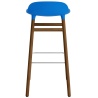 Tabouret de bar Form, pieds bois – Bleu vif + Noyer - Normann Copenhagen