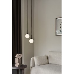 Nuura – Suspension Apiales 1 noir satiné et verre opal blanc