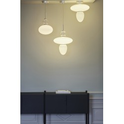 Nuura – Suspension Rizzatto 32, argent satiné et verre opal blanc