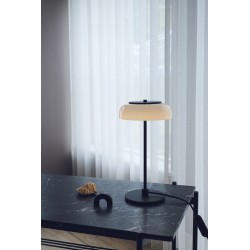 Nuura – Lampe de table Blossi, noir et verre opal blanc