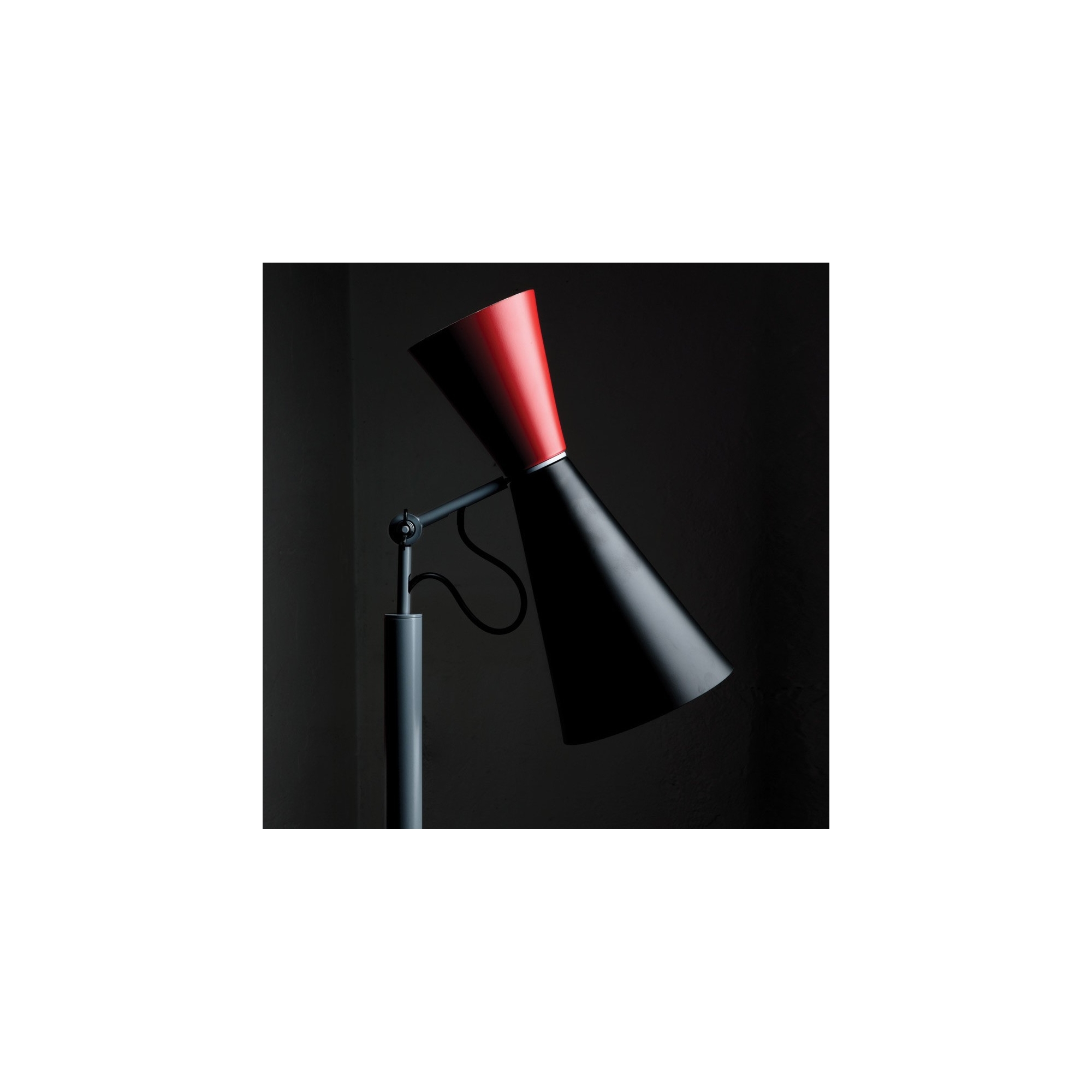 noir/rouge - lampadaire Parliament - Nemo lighting