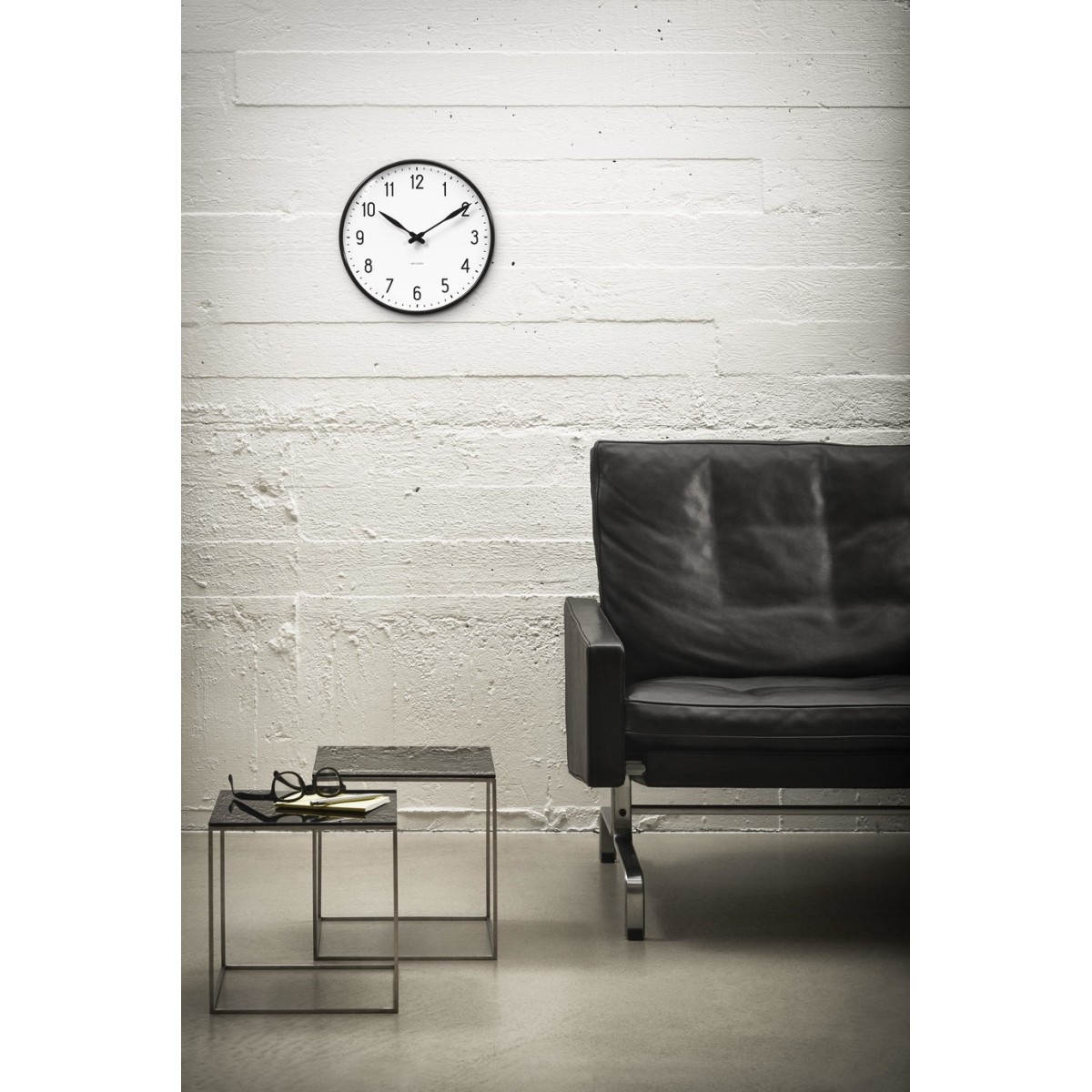 21cm AJ Station wallclock black edge