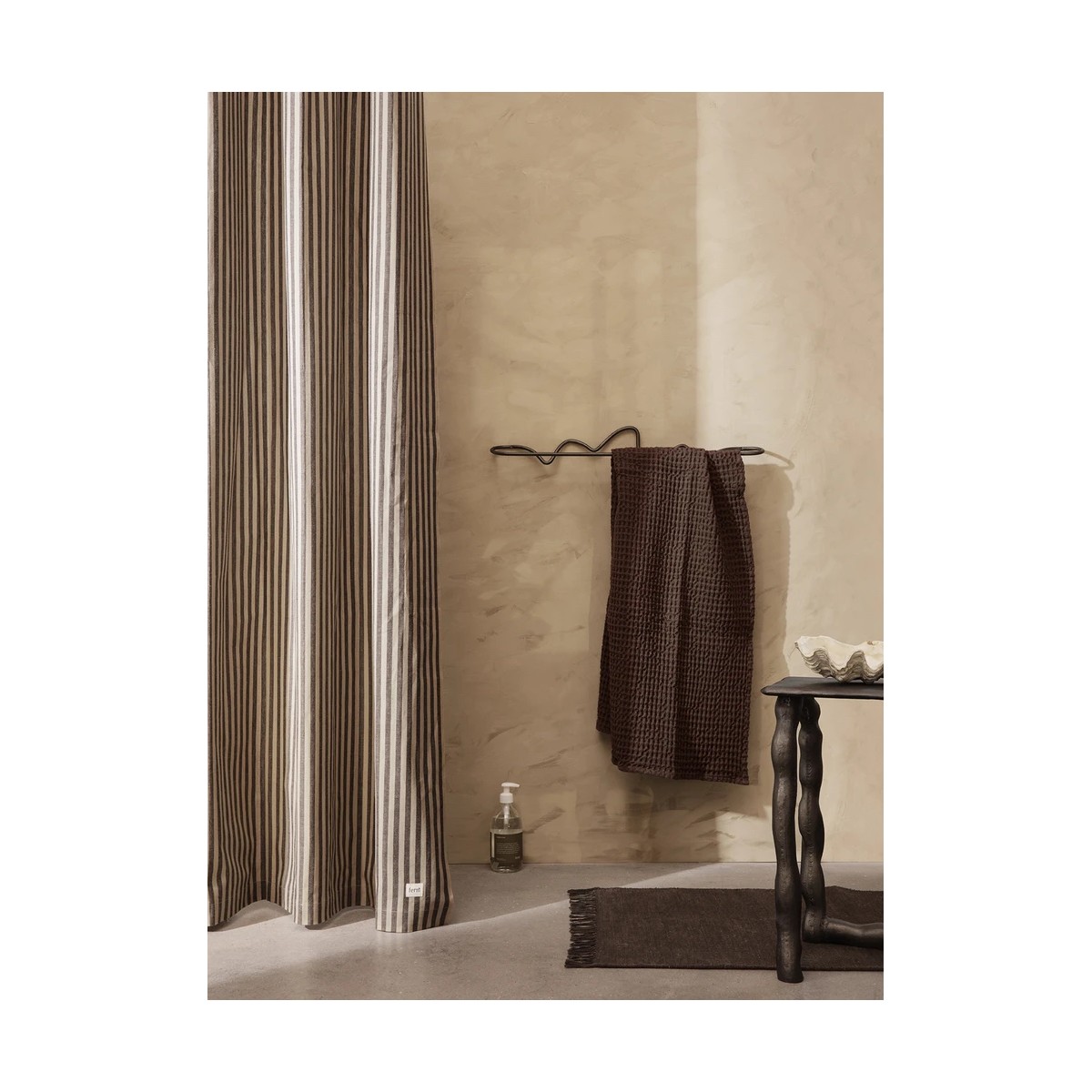 Curvature Towel Hanger - Brass