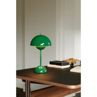 &Tradition – FlowerPot VP9 wireless table lamp, signal green